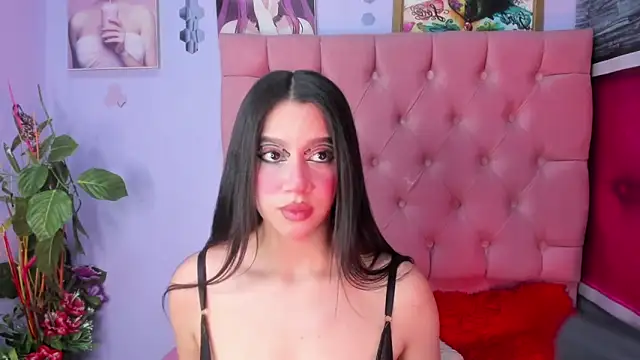 Snapshot of Megan_Luxe chatting on 10/21/25, 11:16 Megan Luxe online show from 10/21/25, 11:16