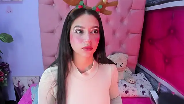 Snapshot of Megan_Luxe chatting on 10/24/25, 03:36 Megan Luxe online show from 10/24/25, 03:36