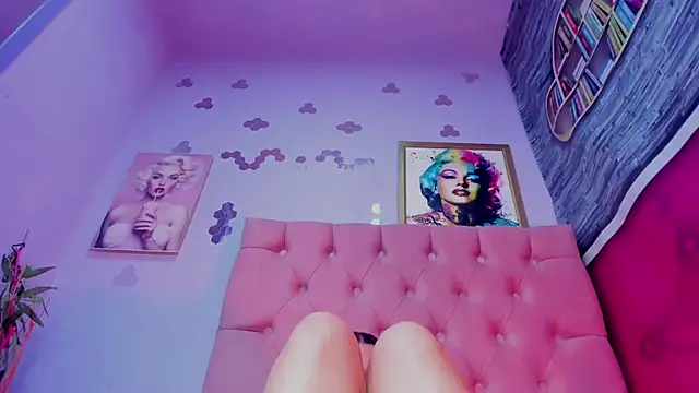 Snapshot of Megan_Luxe chatting on 11/30/25, 08:40 Megan Luxe online show from 11/30/25, 08:40