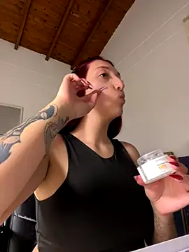 Paulina-Wells online show from 10/31/25, 08:54