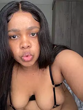 Snapshot of XXXquisiteVixen chatting on 12/21/25, 02:24 XXXquisiteVixen online show from 12/21/25, 02:24