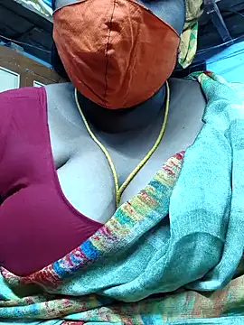 Snapshot of TAMIL_ELAKKIYA chatting on 09/10/25, 10:04 TAMIL ELAKKIYA online show from 09/10/25, 10:04