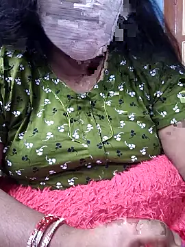 Snapshot of TAMIL_ELAKKIYA chatting on 11/10/25, 05:45 TAMIL ELAKKIYA online show from 11/10/25, 05:45