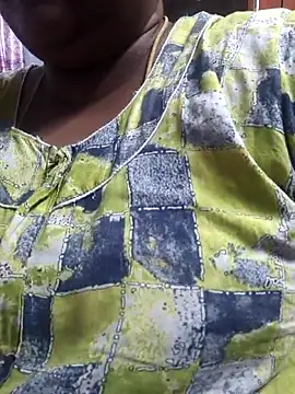 TAMIL ELAKKIYA online show from 06/18/26, 01:59