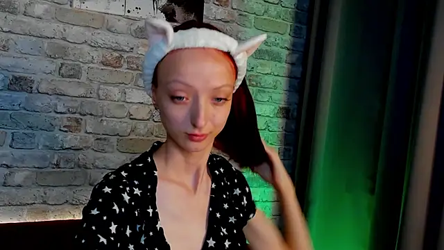 Snapshot of Daria_J chatting on 09/29/25, 04:06 Daria J online show from 09/29/25, 04:06