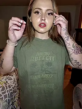 Snapshot of JuicyExxxperience chatting on 11/12/25, 04:13 JuicyExxxperience online show from 11/12/25, 04:13