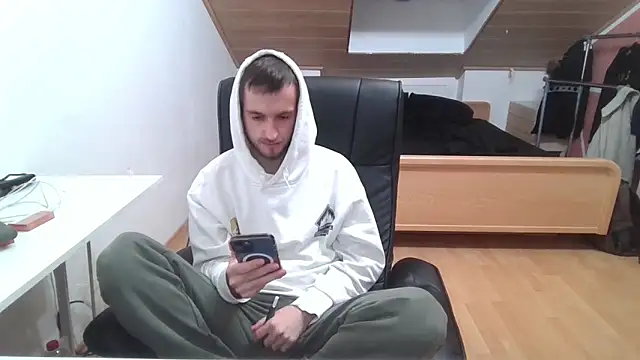 Snapshot of Bez3ybik chatting on 10/16/25, 05:25 Bez3ybik online show from 10/16/25, 05:25