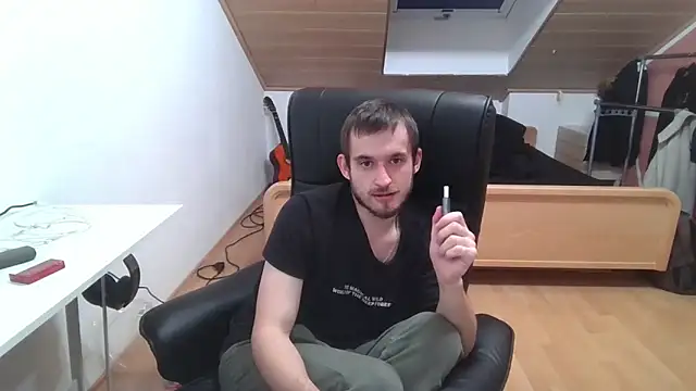 Snapshot of Bez3ybik chatting on 10/17/25, 10:45 Bez3ybik online show from 10/17/25, 10:45