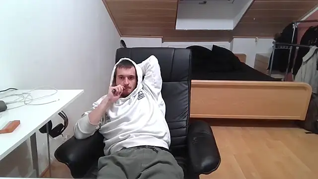 Snapshot of Bez3ybik chatting on 10/18/25, 10:10 Bez3ybik online show from 10/18/25, 10:10