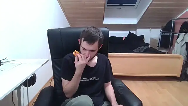 Snapshot of Bez3ybik chatting on 10/28/25, 12:14 Bez3ybik online show from 10/28/25, 12:14