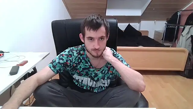 Snapshot of Bez3ybik chatting on 10/30/25, 02:35 Bez3ybik online show from 10/30/25, 02:35