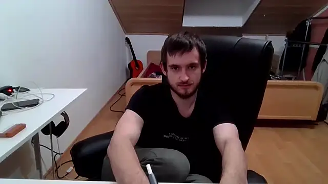 Snapshot of Bez3ybik chatting on 11/16/25, 02:17 Bez3ybik online show from 11/16/25, 02:17