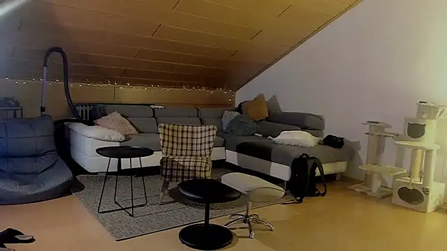 Snapshot of Bez3ybik chatting on 11/18/25, 10:03 Bez3ybik online show from 11/18/25, 10:03