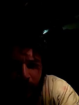 Snapshot of unfilteredstudios chatting on 10/05/25, 09:40 unfilteredstudios online show from 10/05/25, 09:40