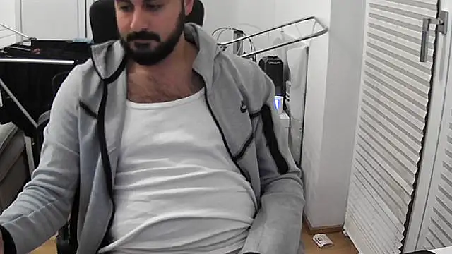 Snapshot of Velvetvoyager69 chatting on 10/24/25, 05:20 Velvetvoyager69 online show from 10/24/25, 05:20