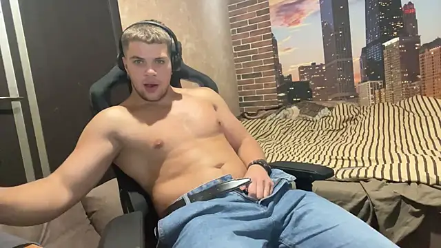 Snapshot of MusclePhantom chatting on 09/26/25, 07:40 MusclePhantom online show from 09/26/25, 07:40