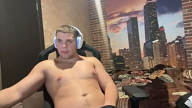 Snapshot of MusclePhantom chatting on 10/19/25, 07:58 MusclePhantom online show from 10/19/25, 07:58