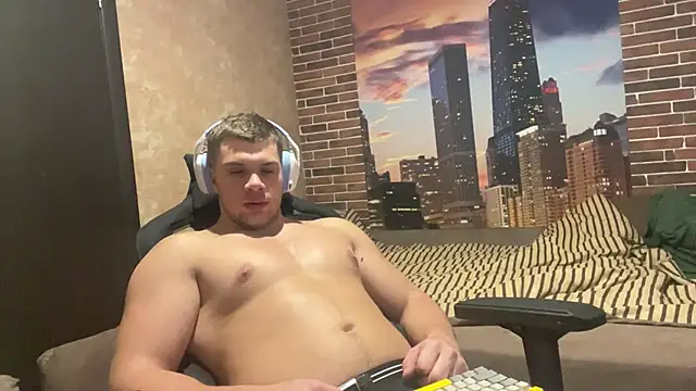 Snapshot of MusclePhantom chatting on 10/27/25, 10:58 MusclePhantom online show from 10/27/25, 10:58