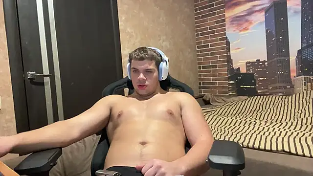 Snapshot of MusclePhantom chatting on 11/17/25, 09:31 MusclePhantom online show from 11/17/25, 09:31