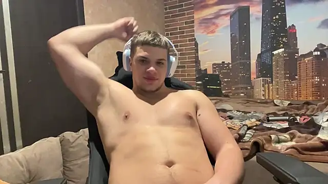 Snapshot of MusclePhantom chatting on 11/24/25, 09:36 MusclePhantom online show from 11/24/25, 09:36