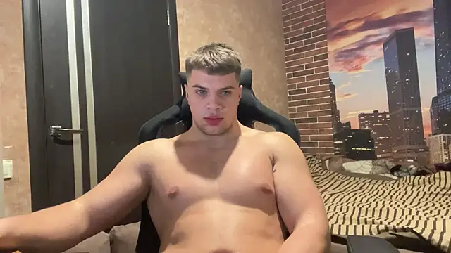 Snapshot of MusclePhantom chatting on 12/16/25, 10:04 MusclePhantom online show from 12/16/25, 10:04