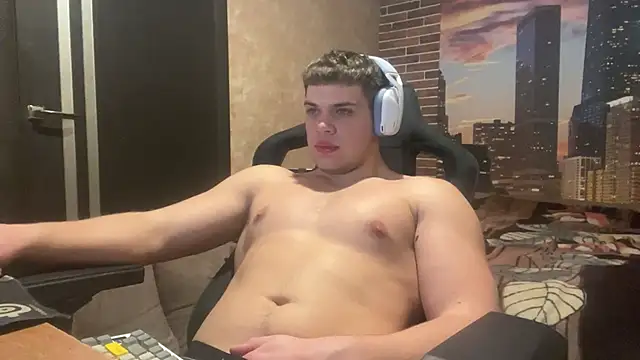 Snapshot of MusclePhantom chatting on 01/13/26, 09:53 MusclePhantom online show from 01/13/26, 09:53