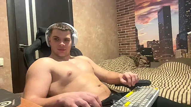 Snapshot of MusclePhantom chatting on 02/17/26, 09:21 MusclePhantom online show from 02/17/26, 09:21