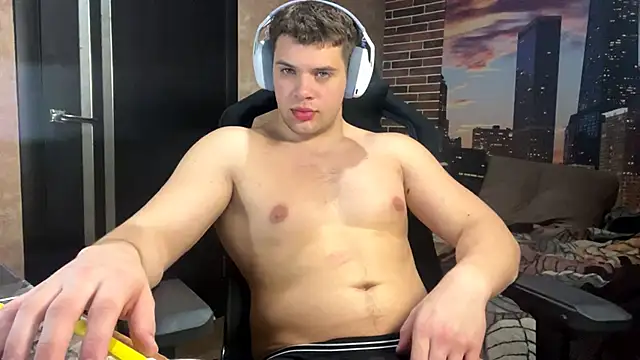 MusclePhantom online show from 04/09/26, 08:03