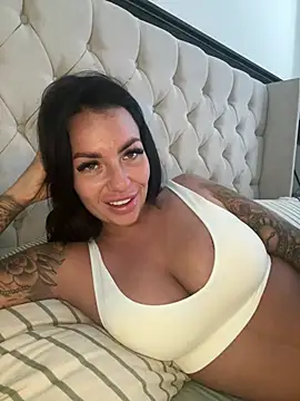 BELLABLACKXUK online show from 04/22/26, 06:38