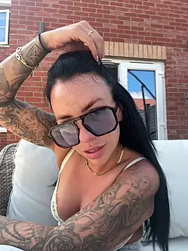 Snapshot of BELLABLACKXUK chatting on 07/03/26, 10:43 BELLABLACKXUK online show from 07/03/26, 10:43