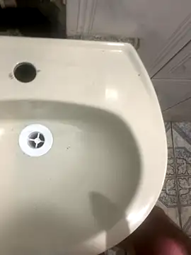 Snapshot of Luan__18 chatting on 10/22/25, 03:45 Luan 18 online show from 10/22/25, 03:45