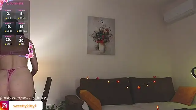 Snapshot of sweettykitty chatting on 10/12/25, 03:44 sweettykitty online show from 10/12/25, 03:44