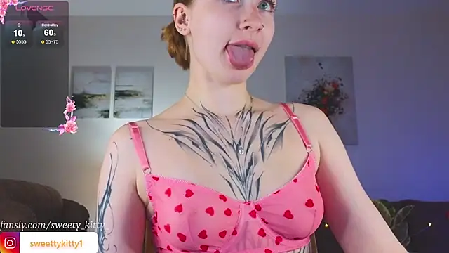 Snapshot of sweettykitty chatting on 10/21/25, 01:34 sweettykitty online show from 10/21/25, 01:34