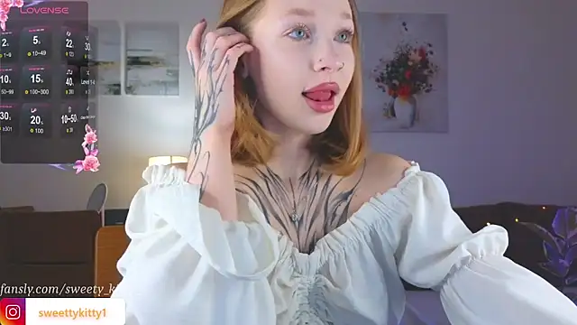 Snapshot of sweettykitty chatting on 10/25/25, 11:40 sweettykitty online show from 10/25/25, 11:40