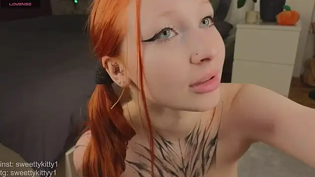 Snapshot of sweettykitty chatting on 05/11/26, 04:04 sweettykitty online show from 05/11/26, 04:04