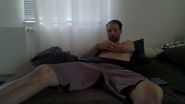 Snapshot of XLBarehengst chatting on 07/20/26, 01:02 XLBarehengst online show from 07/20/26, 01:02