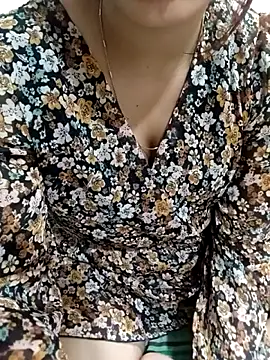 Snapshot of blueeyegirl22 chatting on 12/01/25, 01:27 blueeyegirl22 online show from 12/01/25, 01:27