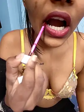 Snapshot of Ema-01 chatting on 11/25/25, 09:42 Ema-01 online show from 11/25/25, 09:42