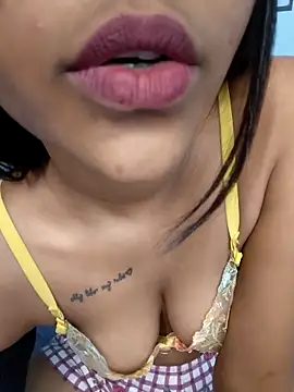 Snapshot of Ema-01 chatting on 11/30/25, 08:18 Ema-01 online show from 11/30/25, 08:18