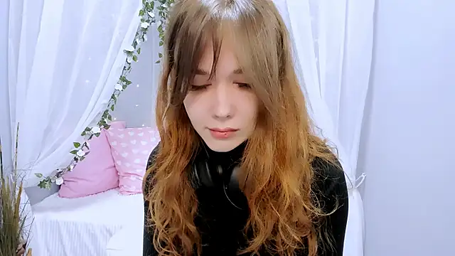 Snapshot of Anabel_Montereau chatting on 12/19/25, 02:02 Anabel Montereau online show from 12/19/25, 02:02