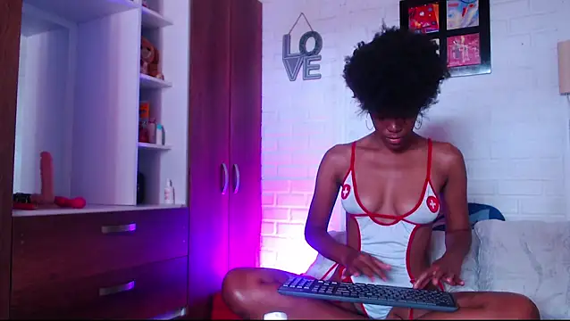 Snapshot of lucyymaximo chatting on 09/15/25, 02:06 lucyymaximo online show from 09/15/25, 02:06