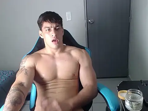 Snapshot of latin_party007 chatting on 11/21/25, 04:11 latin party007 online show from 11/21/25, 04:11