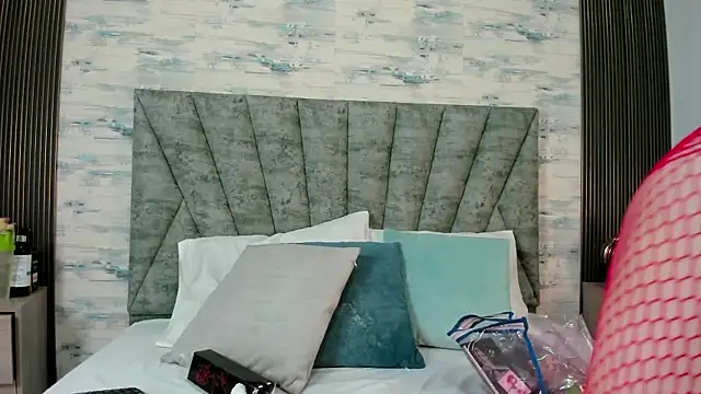 ShanelEvans online show from 12/01/25, 06:13