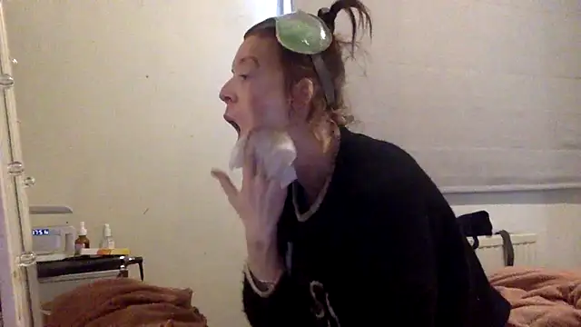 Snapshot of Bellababexox chatting on 05/13/26, 04:59 Bellababexox online show from 05/13/26, 04:59