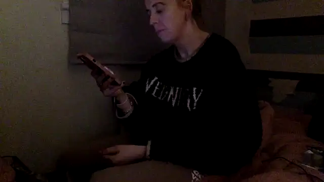 Snapshot of Bellababexox chatting on 05/16/26, 12:29 Bellababexox online show from 05/16/26, 12:29