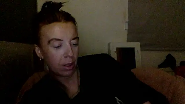 Snapshot of Bellababexox chatting on 05/17/26, 04:54 Bellababexox online show from 05/17/26, 04:54