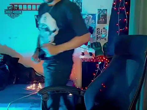 cortelioni massimo  online show from 11/05/25, 02:22