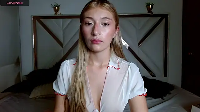 Snapshot of SophiaaLee chatting on 09/09/25, 10:42 SophiaaLee online show from 09/09/25, 10:42