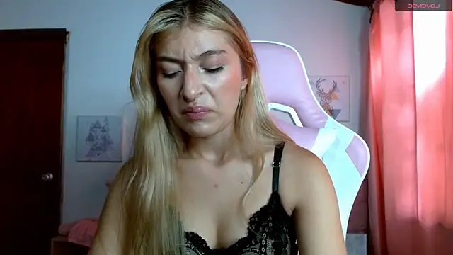 Snapshot of SophiaaLee chatting on 10/12/25, 04:06 SophiaaLee online show from 10/12/25, 04:06