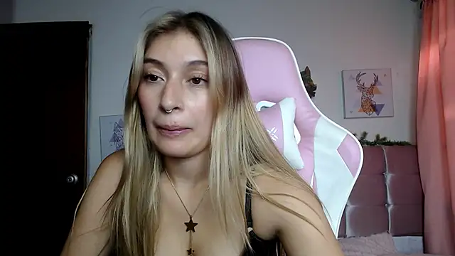 Snapshot of SophiaaLee chatting on 03/04/26, 10:38 SophiaaLee online show from 03/04/26, 10:38